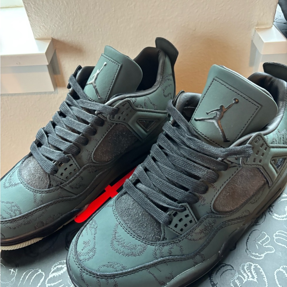 Jordan Air Jordan 4 Retro KAWS Black/Clear Glow Box Label - Picture 6 of 11